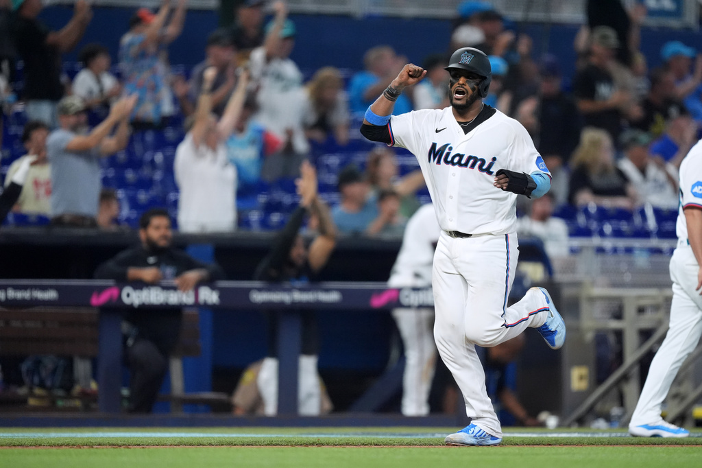 Conine puts Marlins ahead for good with eighth inning pinch-hit homer, Marlins defeat Phillies 8-6